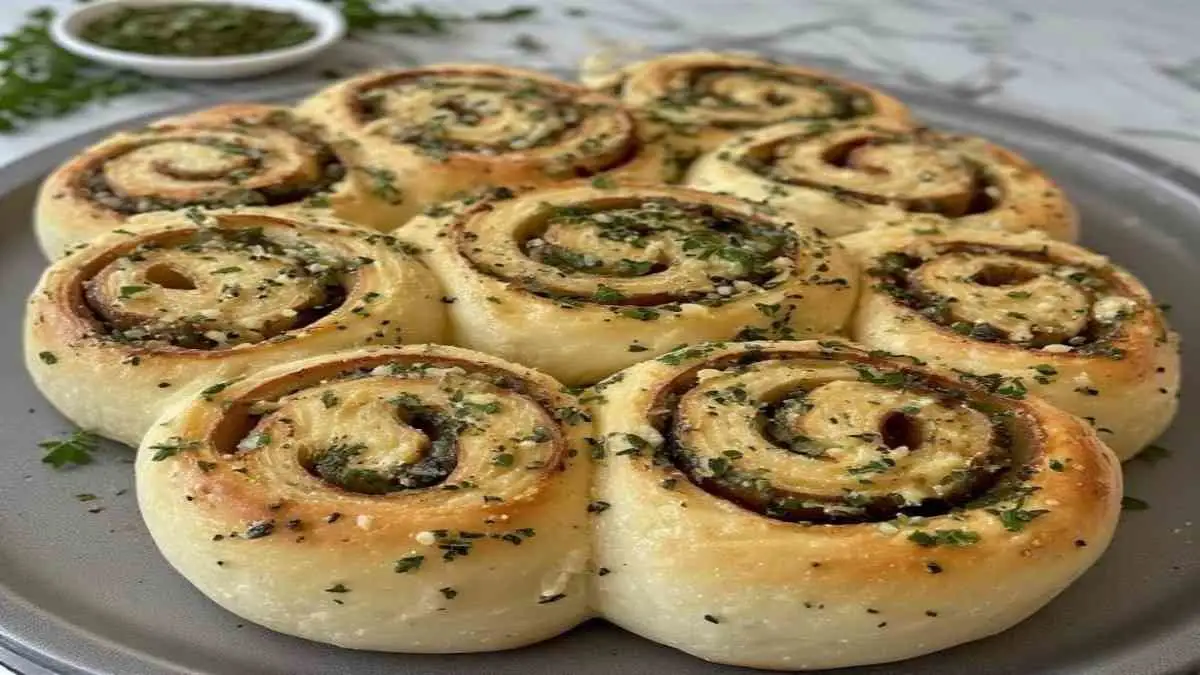 Herb & Garlic Swirl Rolls Recipe
