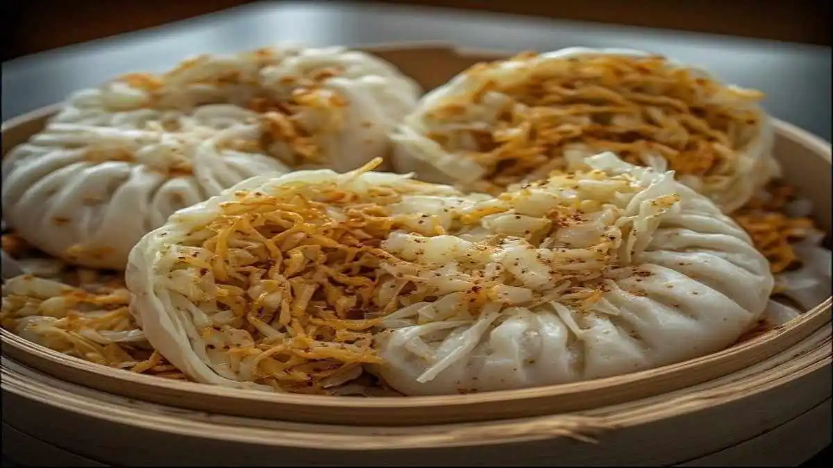 Pan-Fried Cabbage and Noodle Buns