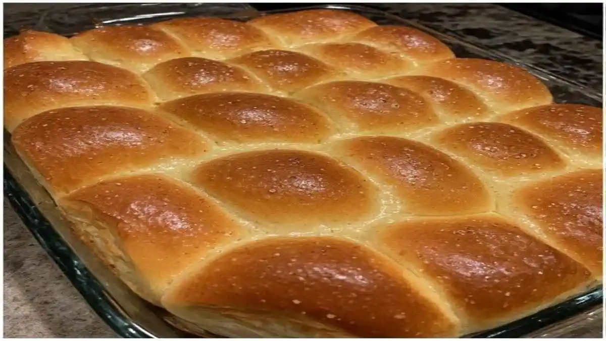 Copycat Texas Roadhouse Rolls and Butter