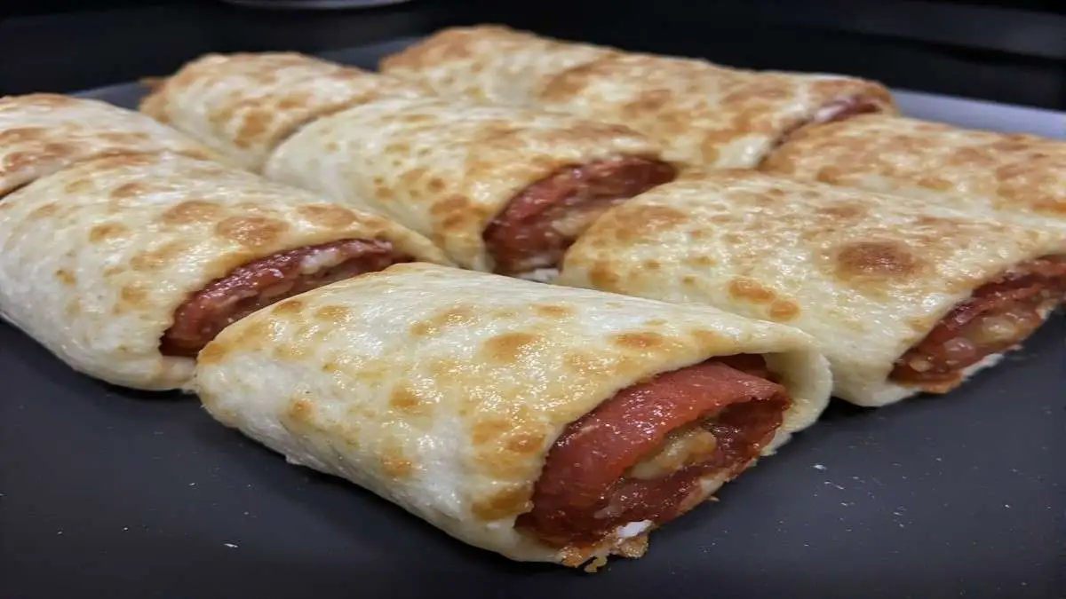 mozzarella pepperoni roll ups keto
