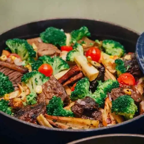 Freshly cooked cheesy keto hamburger broccoli skillet recipe in a pan with tender beef and green broccoli.